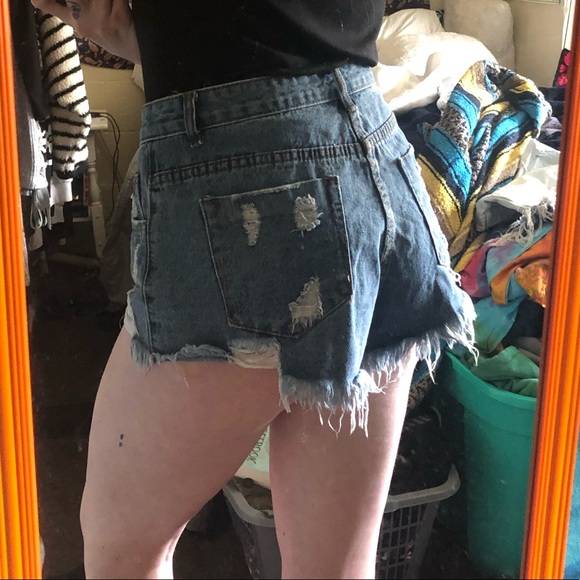 SHEIN Destroyed high wasted shorts - Picture 6 of 7